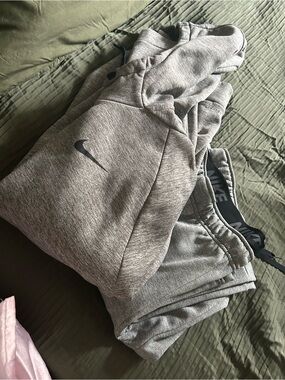 Nike Gray & Black Dri-FIT Hoodie and Sweatpants Set